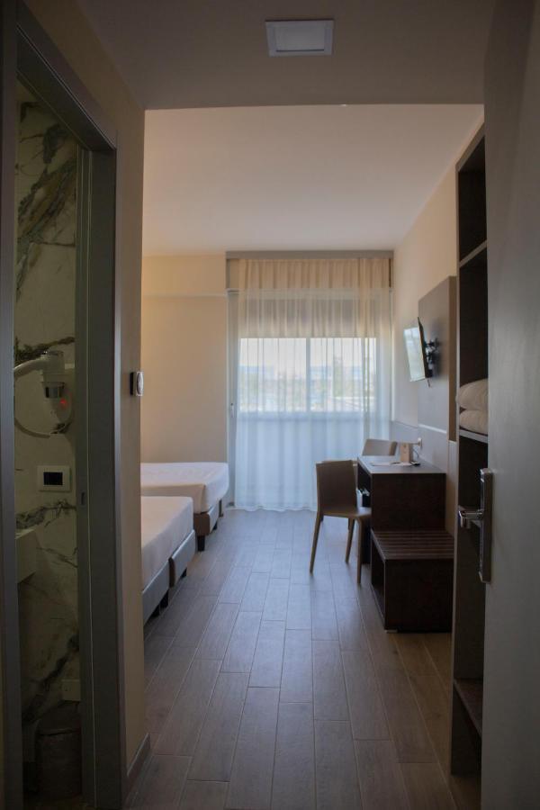 Jr Hotels Gate 7 Bologna Calderara di Reno Exterior foto